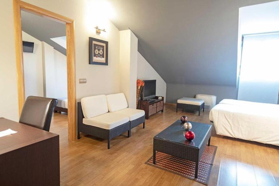 Hotel El Tratado 토르데실라 외부 사진
