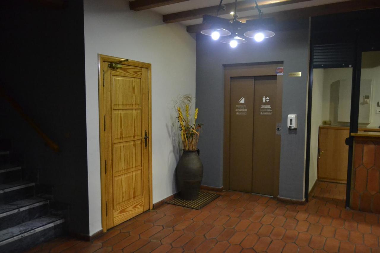 Hotel El Tratado 토르데실라 외부 사진
